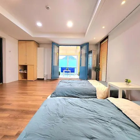 Gyeongbokgung Seochon Dalbit Hotel