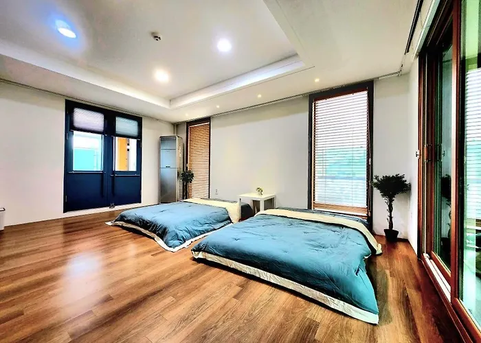 Gyeongbokgung Seochon Dalbit Guest house
