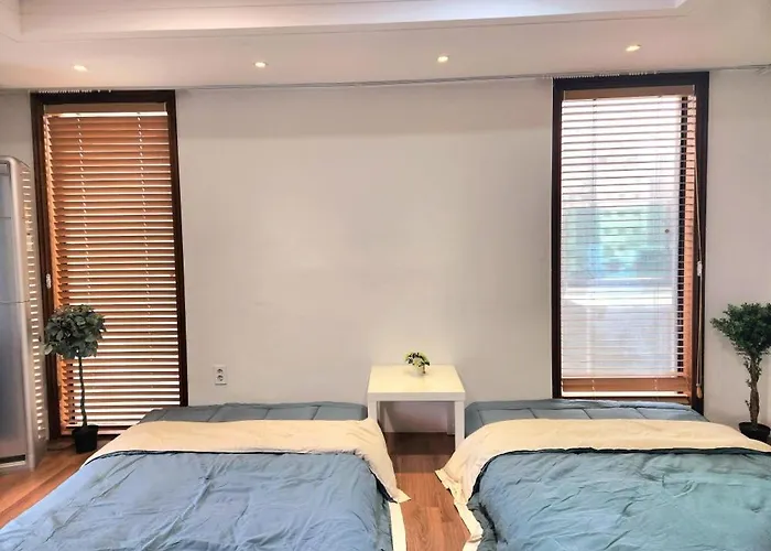 Gyeongbokgung Seochon Dalbit Guest house