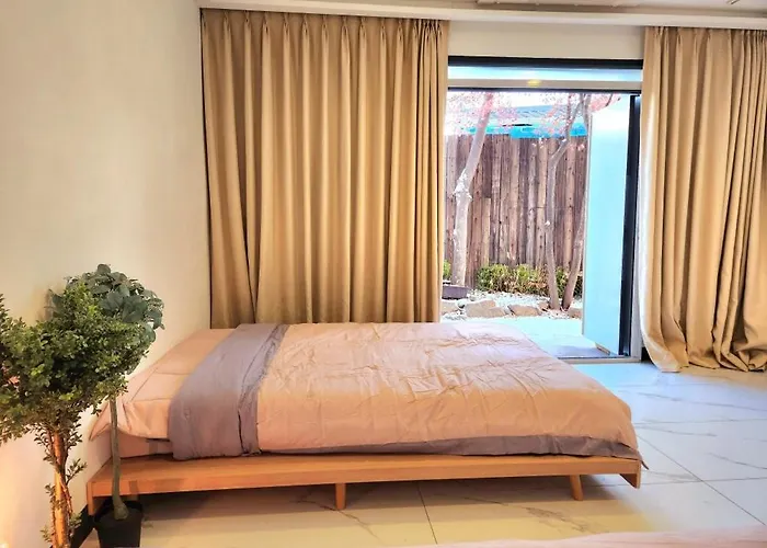Gyeongbokgung Seochon Dalbit Guest house 3*