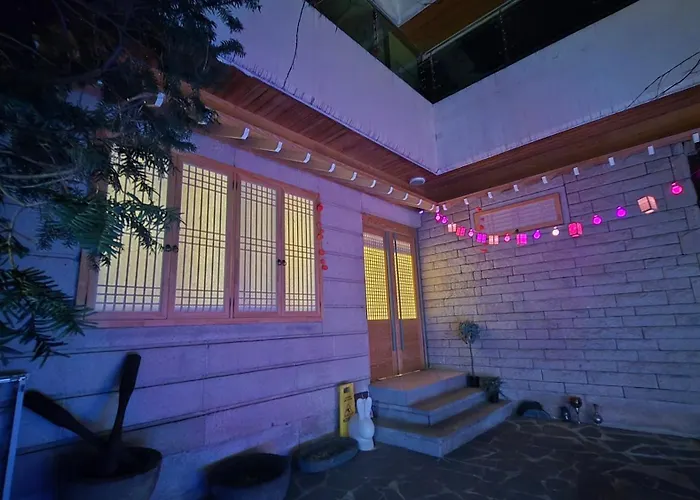 Gyeongbokgung Seochon Dalbit Guest house