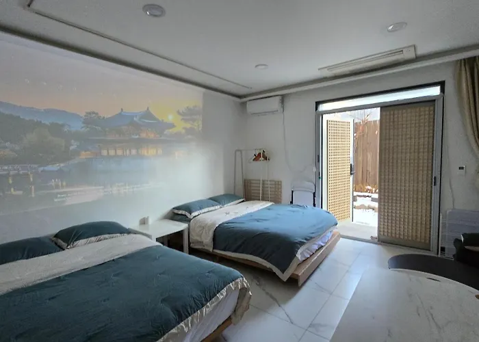 Gyeongbokgung Seochon Dalbit 3*