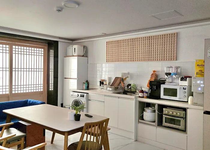 Gyeongbokgung Seochon Dalbit Guest house